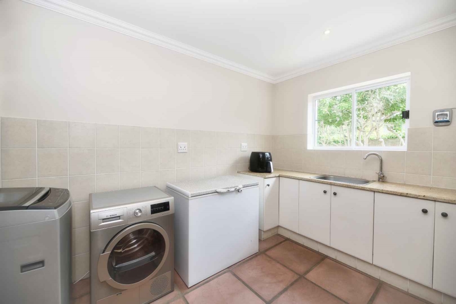 5 Bedroom Property for Sale in Fernkloof Estate Western Cape